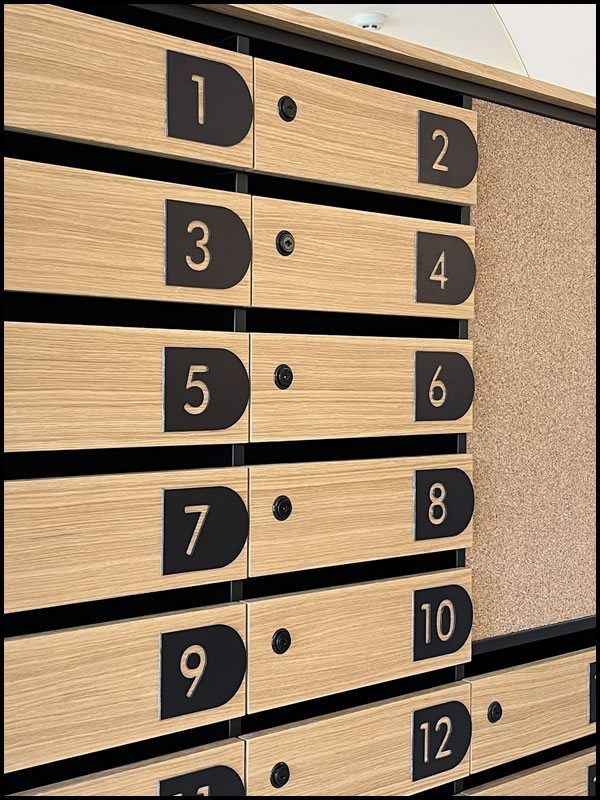 Maatwerk, op maat gemaakte houten brievenbussen